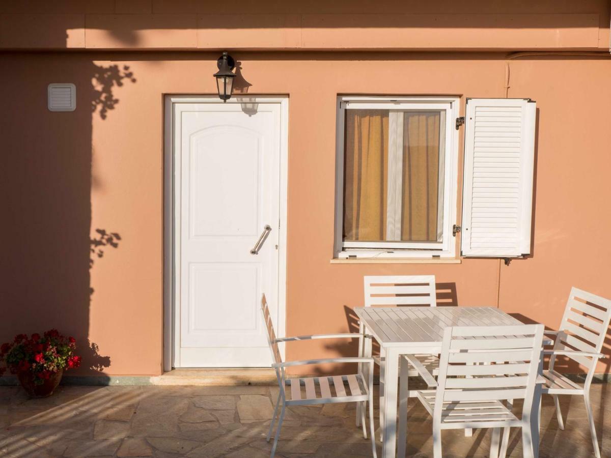 Petritos Rooms And Studios Фаласарна Екстериор снимка