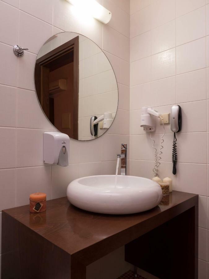 Petritos Rooms And Studios Фаласарна Екстериор снимка