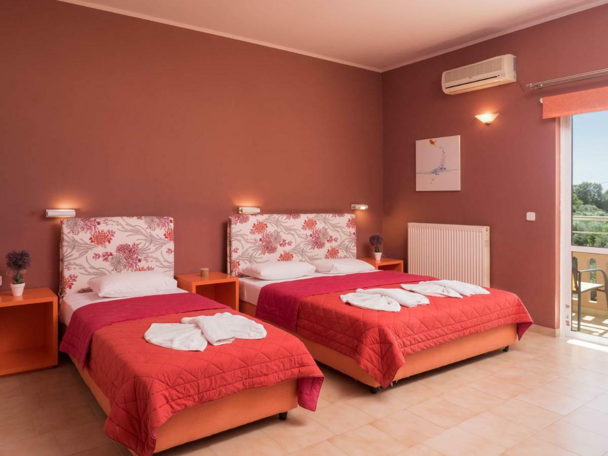 Petritos Rooms And Studios Фаласарна Екстериор снимка