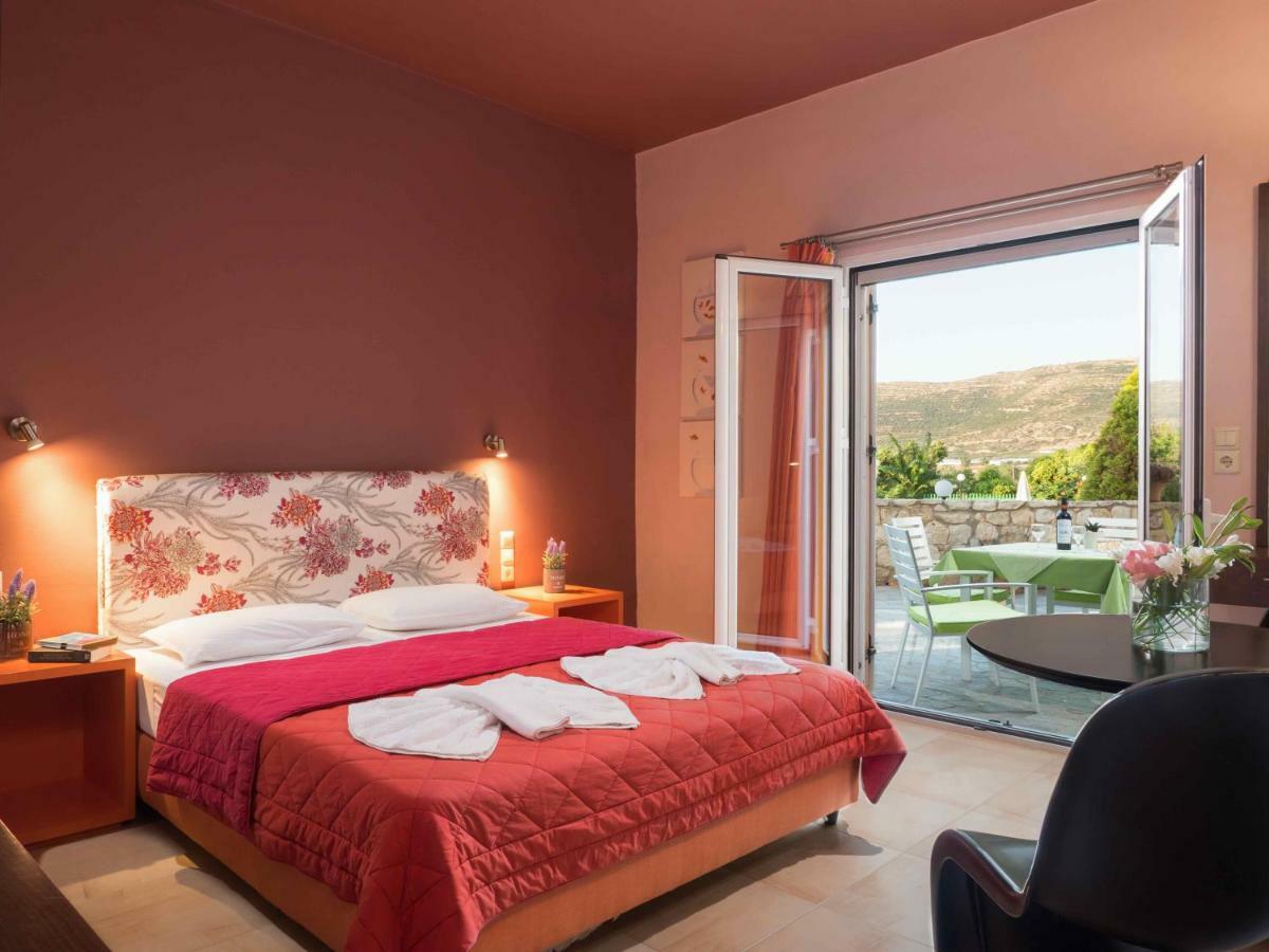 Petritos Rooms And Studios Фаласарна Екстериор снимка
