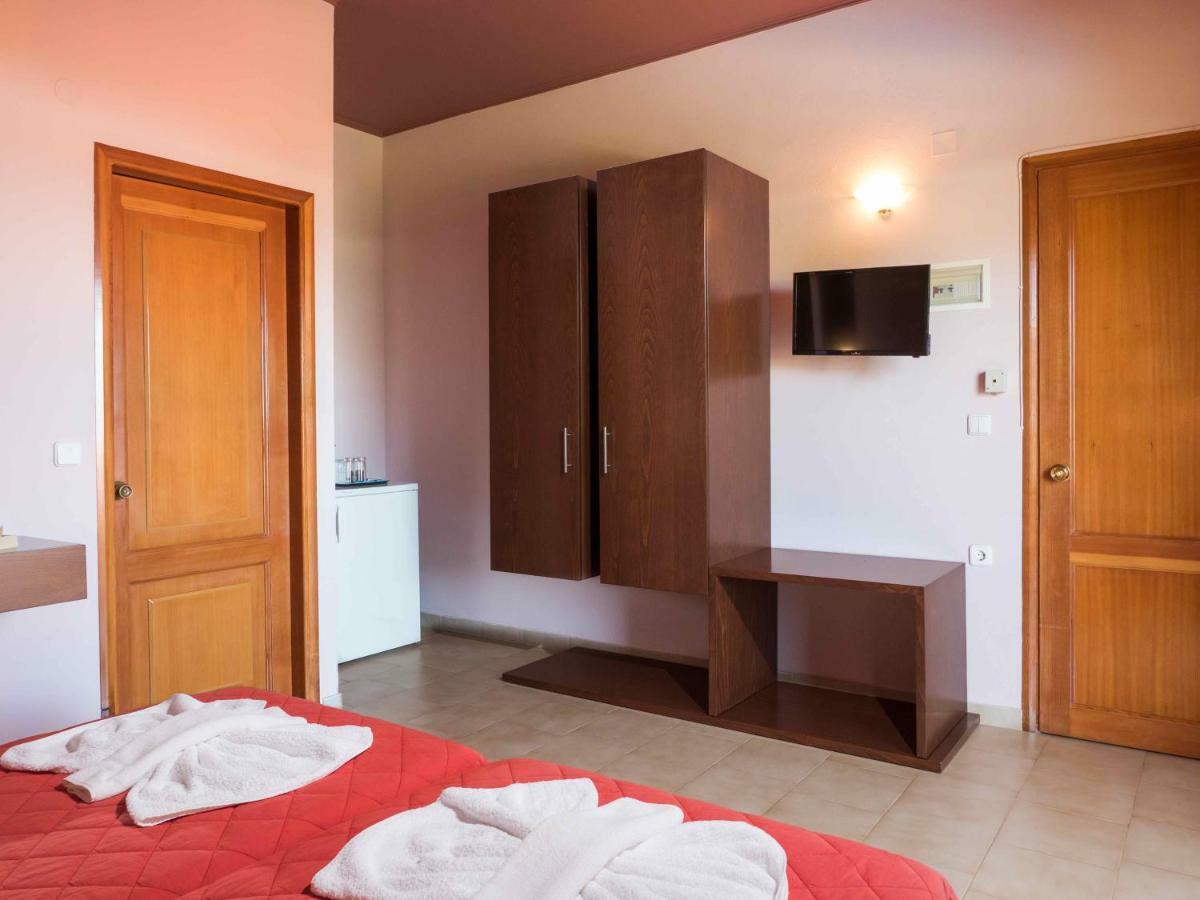 Petritos Rooms And Studios Фаласарна Екстериор снимка