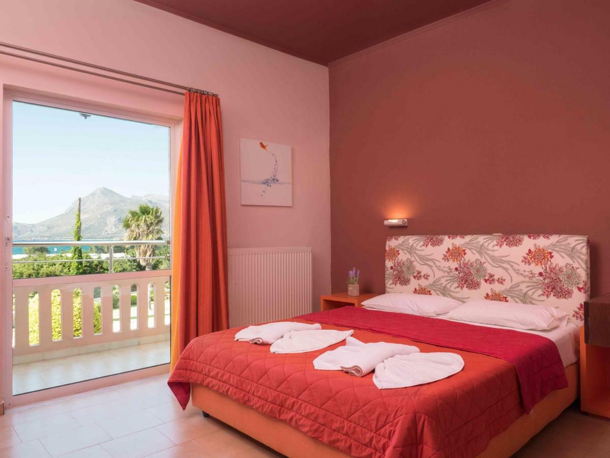 Petritos Rooms And Studios Фаласарна Екстериор снимка